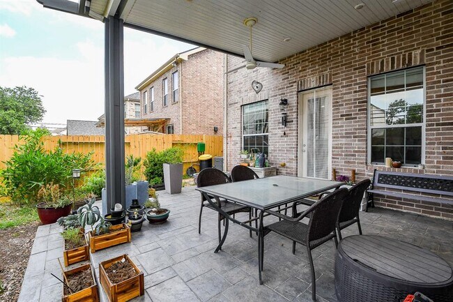 Building Photo - 7608 Janak Dr