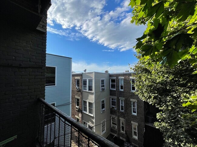 Building Photo - 47 Park Vale Ave
