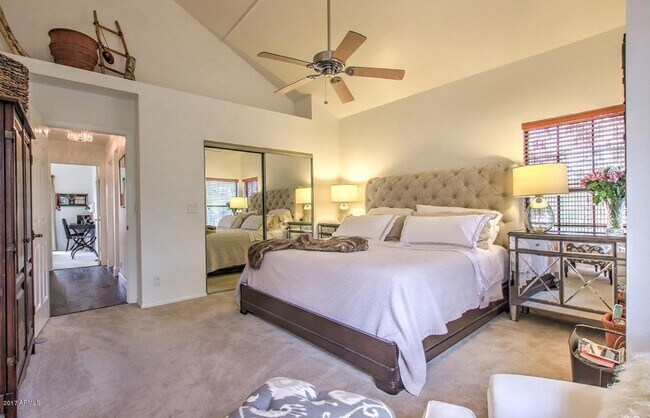Building Photo - 3 bedroom Townhome
