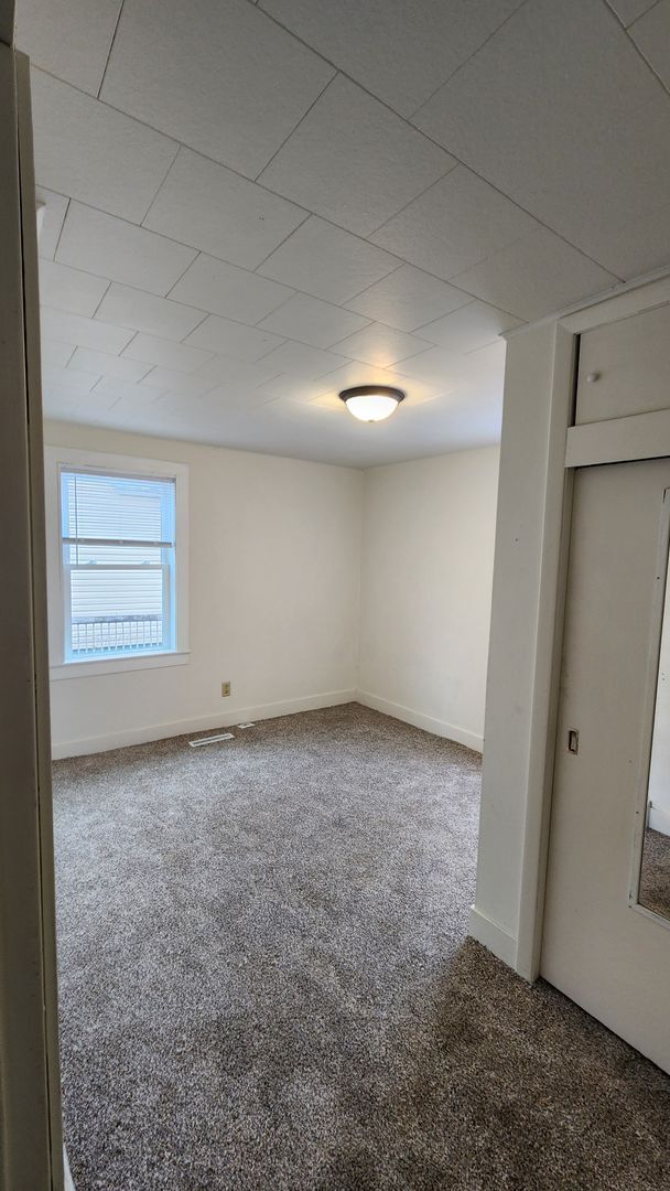 Building Photo - Updated North Side Home