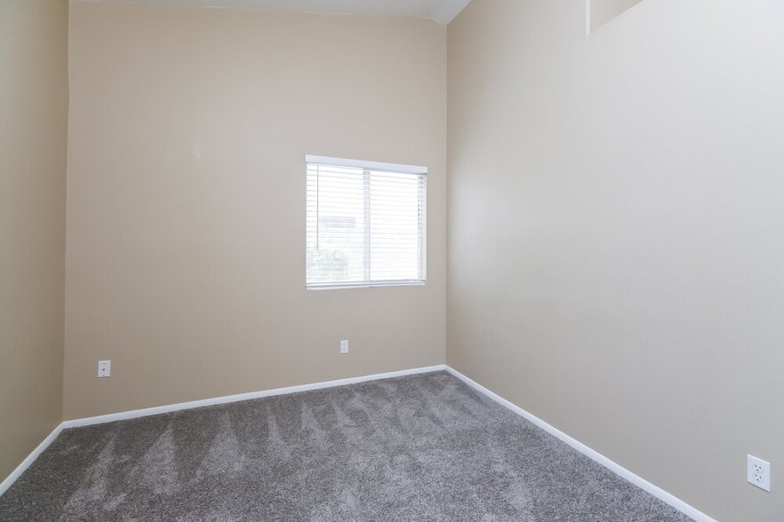 Building Photo - 16048 W Desert Bloom St