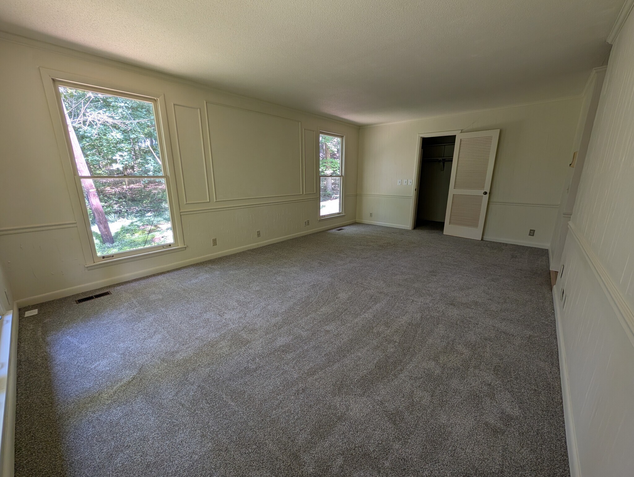 Building Photo - 1118 Longview Dr