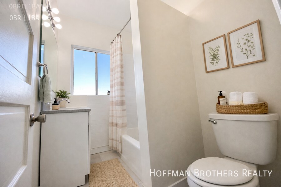 Building Photo - 1327 Magnolia Ave