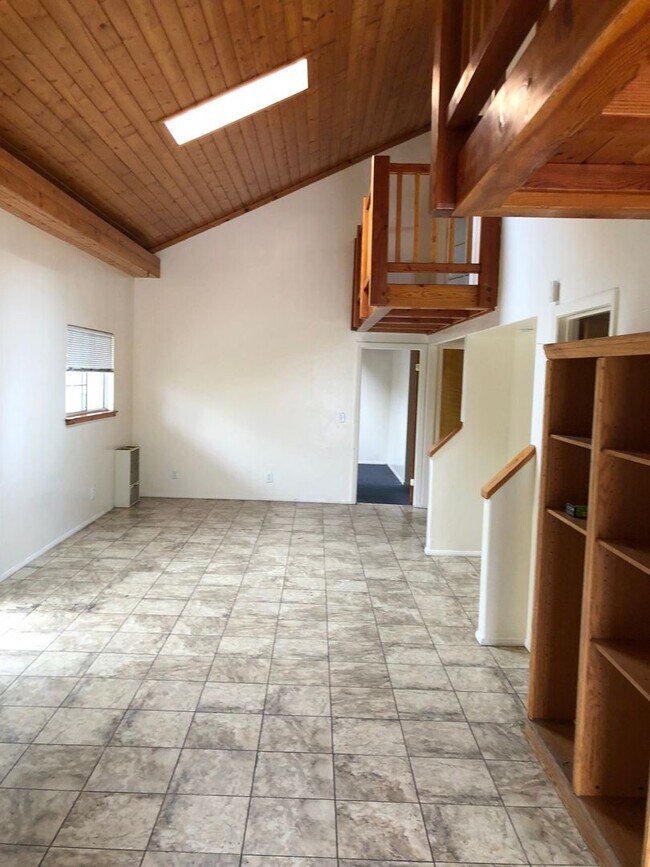 Building Photo - 6564 Del Playa Dr