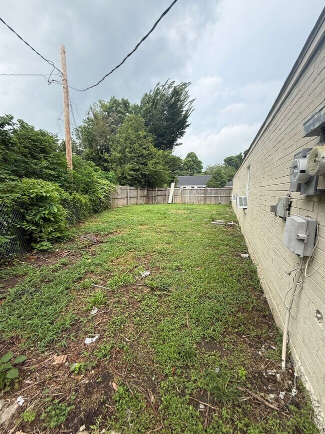 Building Photo - 2041-2043-2043 Helm Dr