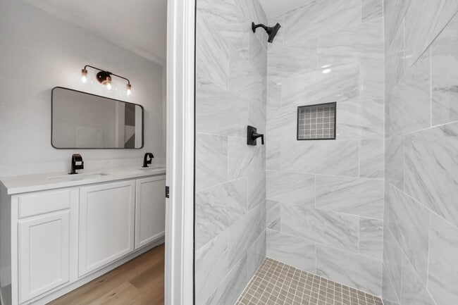Building Photo - 7427 Willow Oak Dr