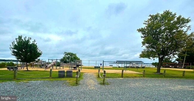 Building Photo - 122 E Bay View Dr