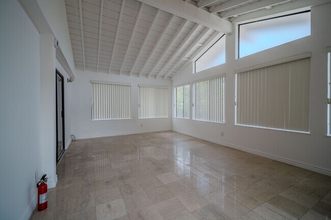 Building Photo - Fountain Valley Family home