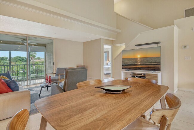 Building Photo - Spacious 3 bedroom, 2 bath condo with a lake view in Palmer Ranch