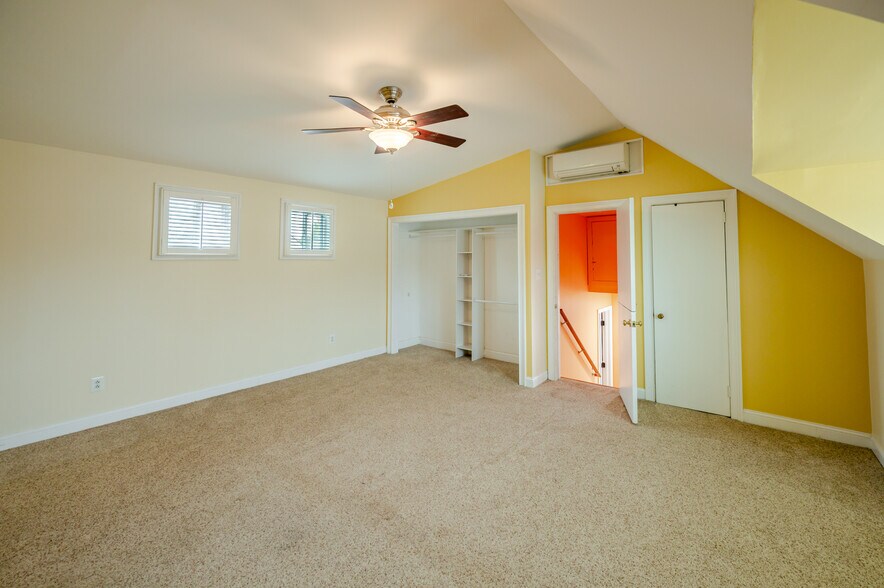 Building Photo - 5806 Flanders St