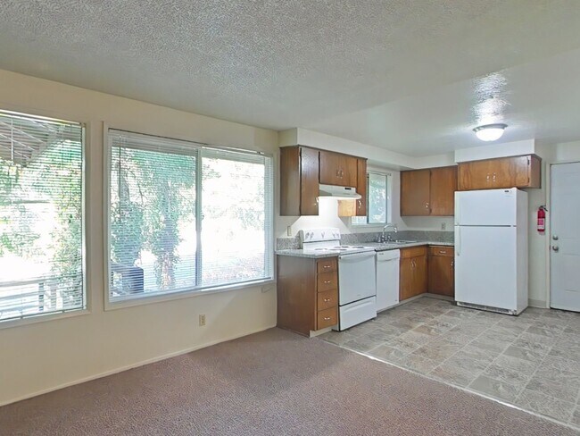 Building Photo - Cozy 3 Bedroom Home Surrounded by Trees - ...