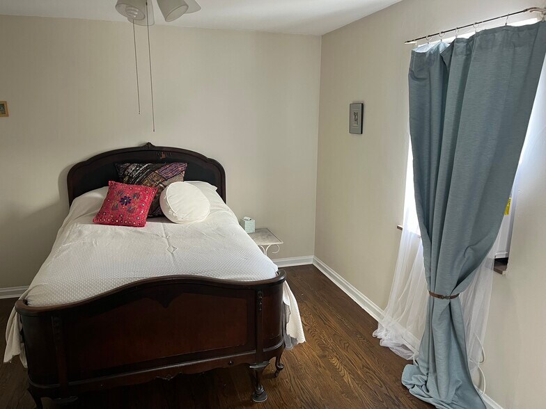 Building Photo - 464 Grand Ave