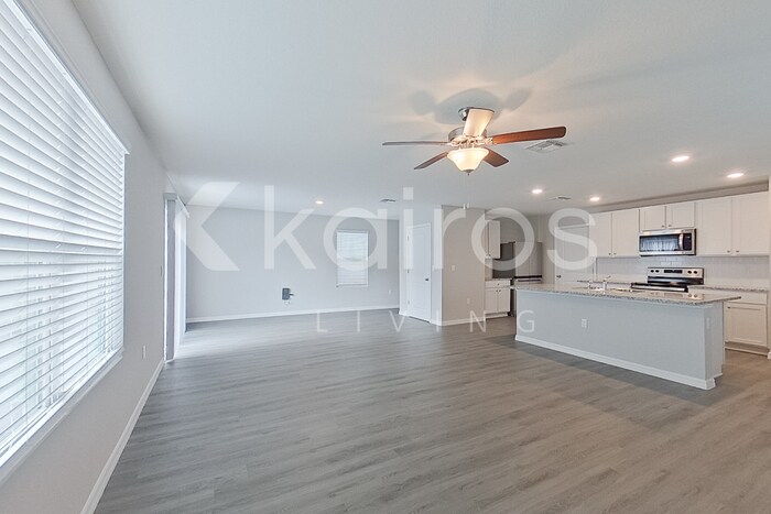 Building Photo - 8656 SW 43rd Ter