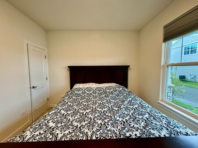 Building Photo - Newly Built 5-bedroom featuring luxe finishes and a spa-inspired master suite.