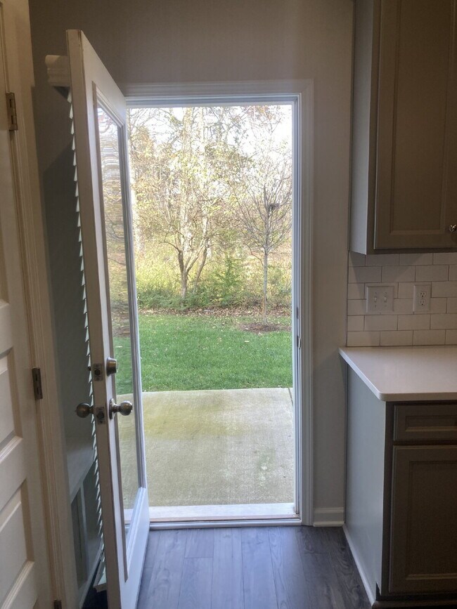 Building Photo - FULLY FURNISHED Home in Hermatige