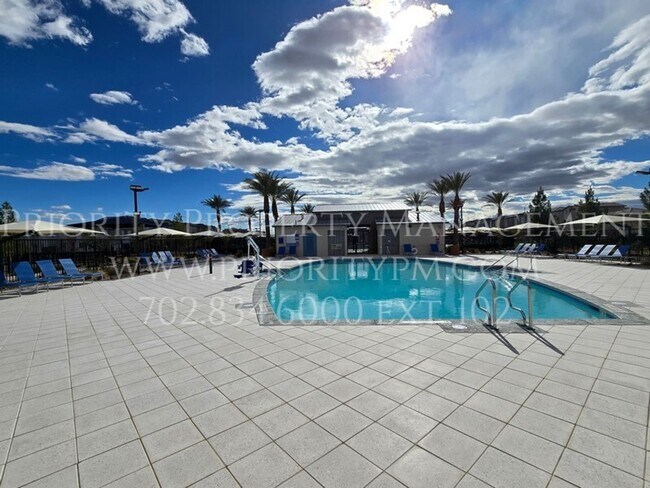 Building Photo - Gated~ 2 Bedroom Townhome w/2 Car Garage~MUST SEE!