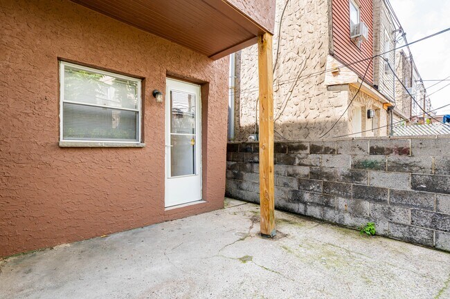 Building Photo - 2629 S Sheridan St
