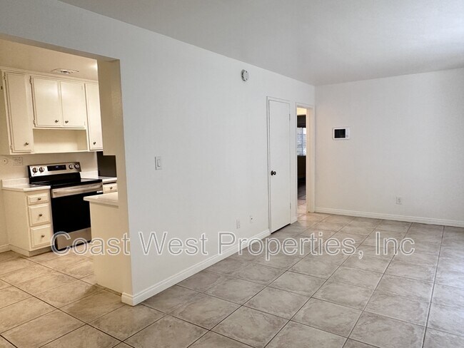 Building Photo - 1810 Broadway St