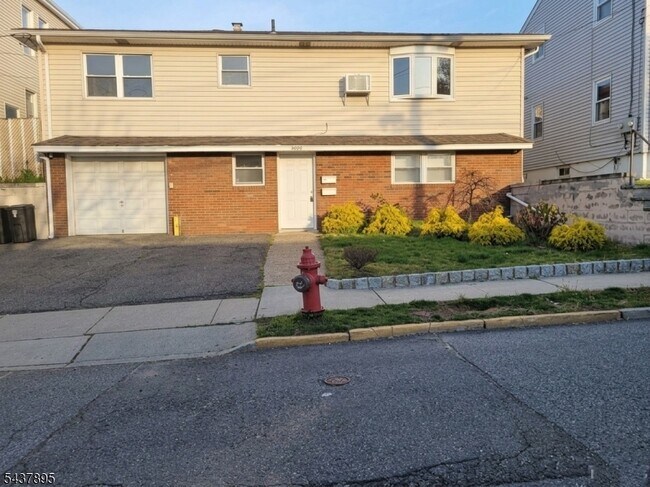 Building Photo - 15 Dell Glen Ave