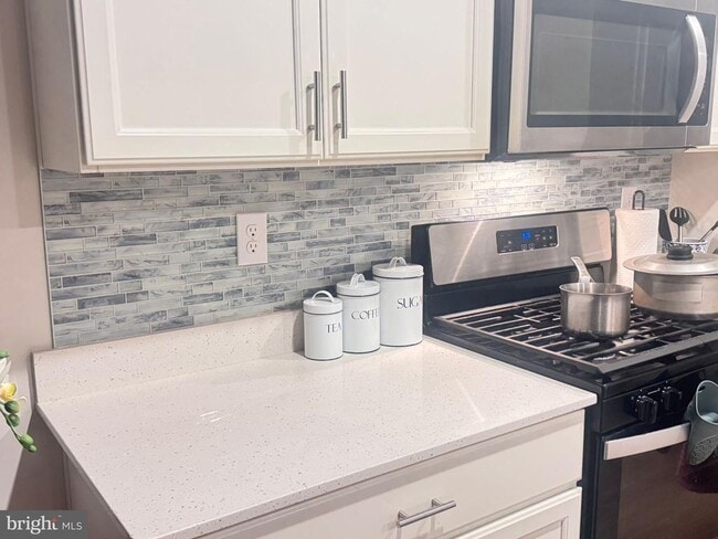 Building Photo - 68 Painters Wy