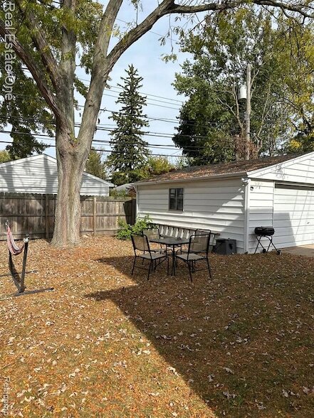 Building Photo - 122 W Houstonia Ave