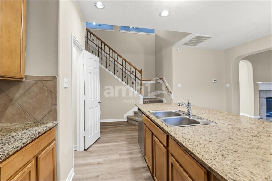Building Photo - 3007 Valiant Elm St
