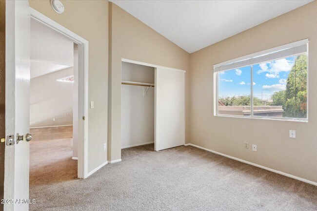 Building Photo - 1743 E Tara Dr