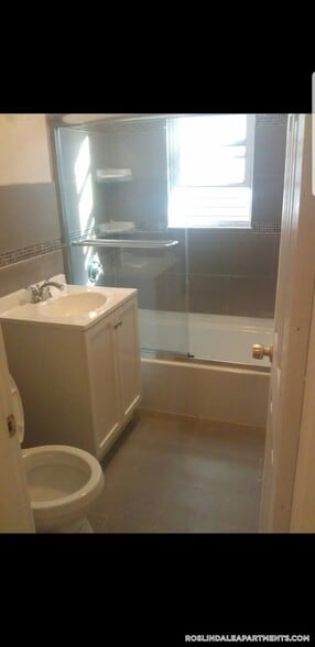 Building Photo - 3961 Washington St