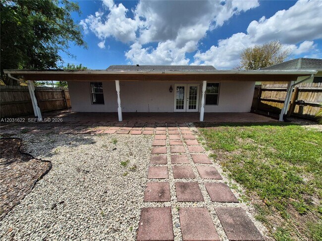 Building Photo - 5653 Coconut Rd