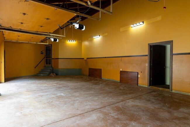 Building Photo - 1240 E Donges Ct