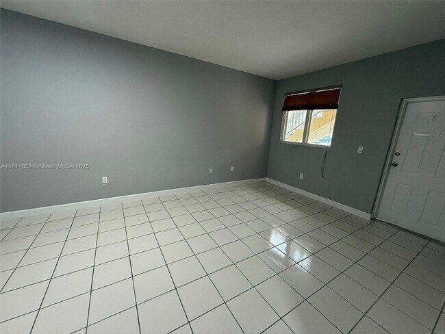 Building Photo - 1677 SE 27th Ct