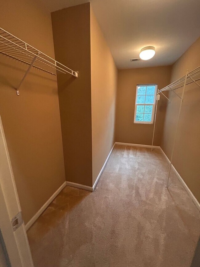 Building Photo - Amazing 3BR Townhome in The Pines at Charleston Park!