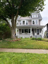 Building Photo - 5 Bedroom Single Family House