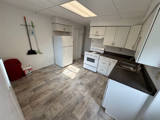 Building Photo - 724 Wills St