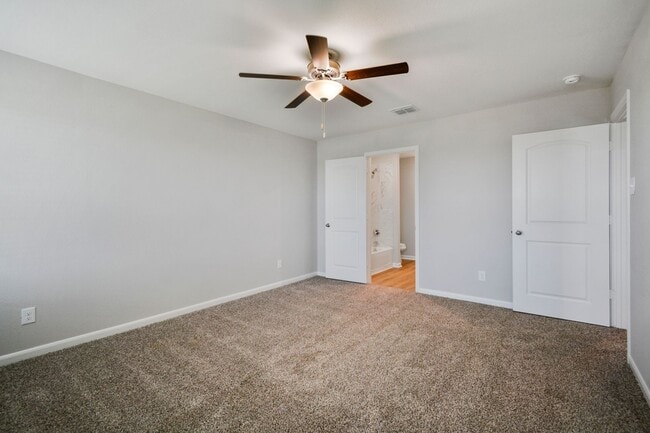 Building Photo - Move-In Ready Home with Spacious Layout and Great Location!