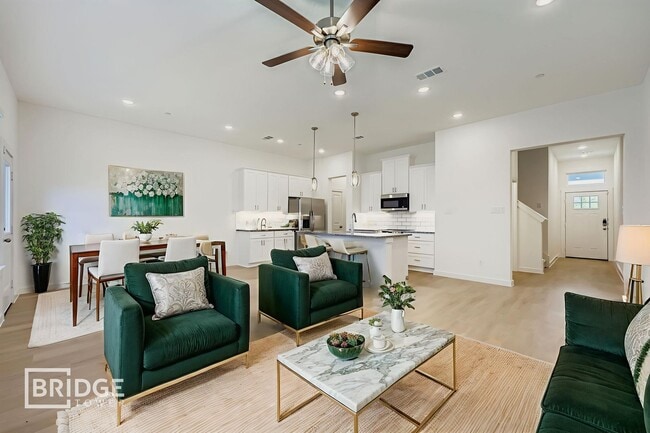 Building Photo - Harwood Plan