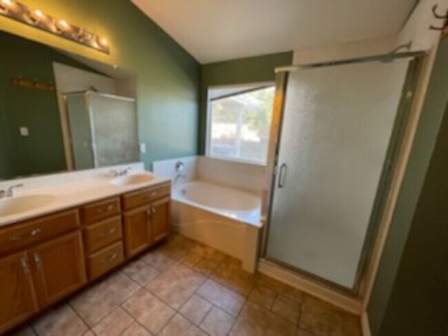 Building Photo - Lovely 3 bedroom / 2 bath home near Miwok ...