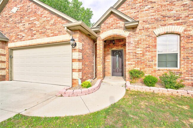 Building Photo - 2023 Westbury Dr