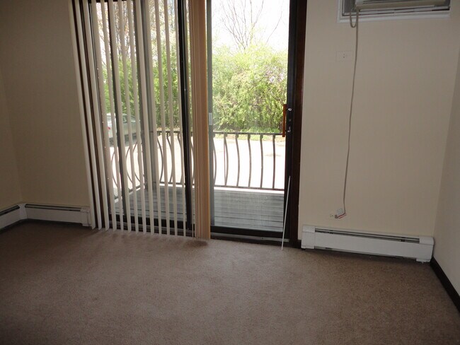 Building Photo - 1446 Carriage Ln