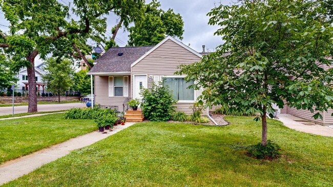 Building Photo - 620 2nd Ave NW