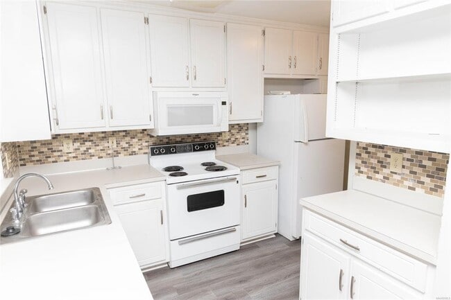 Building Photo - 2136 Station Ct