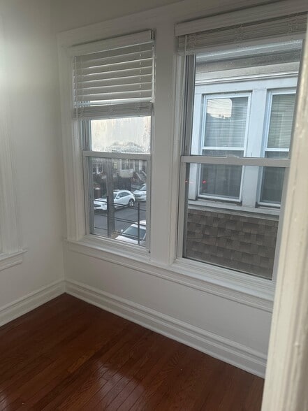 Sunroom - 157 E 40th St