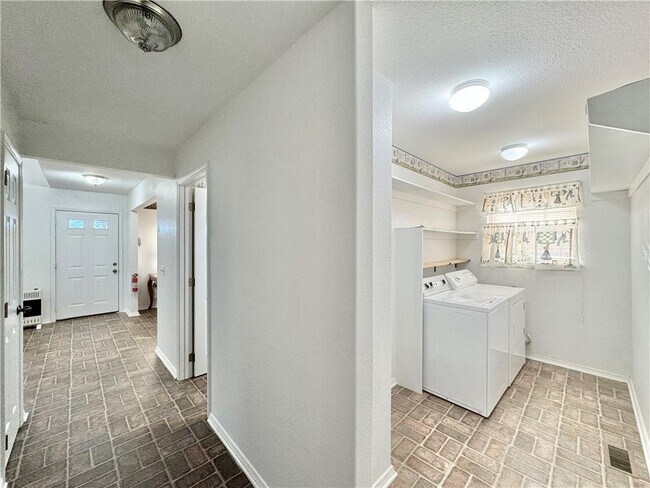 Building Photo - 171 Madison 2415