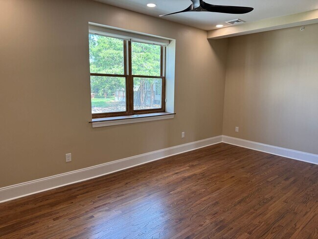 Building Photo - 330 Linden Ave