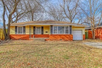Building Photo - Charming Central Norman Home!