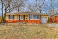 Building Photo - Charming Central Norman Home!