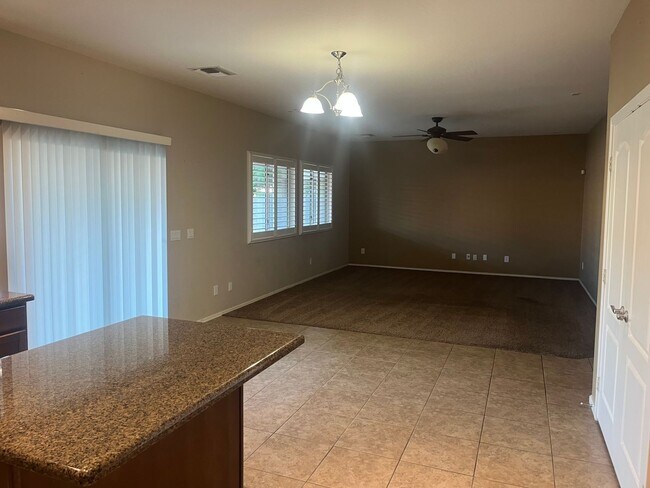 Building Photo - 16412 W Hope Dr