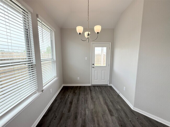 Building Photo - 14501 Sugar Pines Dr