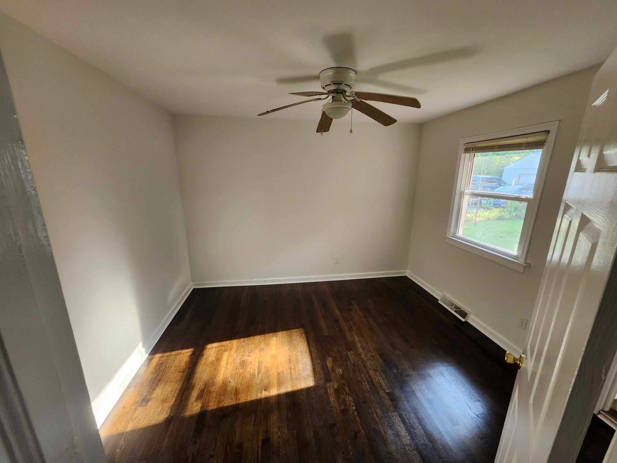 Building Photo - 126 Green Acres Ave