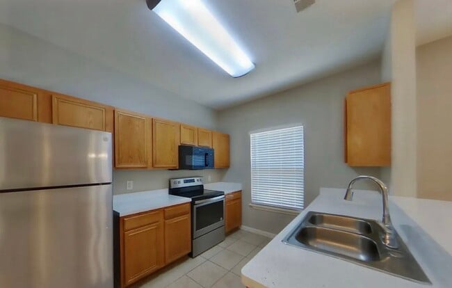 Building Photo - MOVE IN READY